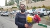 Mohammad Habibi, mësues dhe aktivist sindikalist, i fotografuar pas lirimit nga burgu Evin i Teheranit në vitin 2023.
