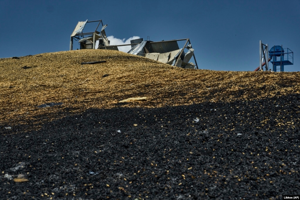 Ще одна зруйнована господарська будівля. Генеральний секретар ООН Антоніу Гутерріш розкритикував російські атаки, заявивши, що вони впливають на ціни на продукти харчування по всьому світу