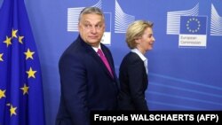 Kryeministri i Hungarisë, Viktor Orban, dhe presidentja e Komisionit Evropian, Ursula von der Leyen. Fotografi nga arkivi. 