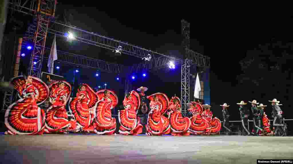 Kosova nuk merr pjesë në këtë festival garues, për shkak se është nikoqire.&nbsp;