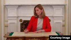 Тина Бокучава подписала документ от имени «Единого национального движения»