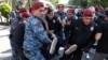 Армения: Пашиняндын бийликтен кетүүсүн талап кылгандар кармалды