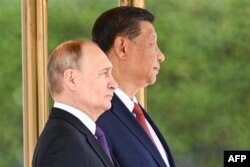 China s-a declarat neutră de la începutul războiului, însă președinții Vladimir Putin și Xi Jinping au relații amicale și se întâlnesc des. De la începutul războiului, Xi a vorbit cu Zelenski o singură dată, la telefon.