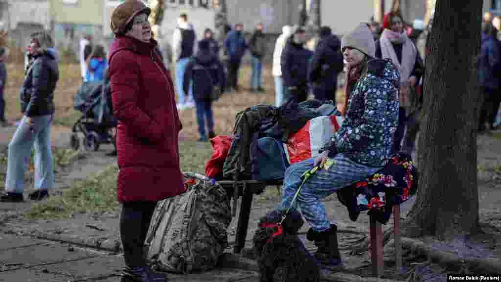 Az oroszok a nyugat-ukrajnai Lviv városát is célba vették, aminek következtében lakóövezetekben és járművekben keletkeztek károk