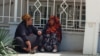 Женщины сидят в тени. Туркменистан (Архивное фото)