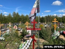 Соседняя могила – рядом с захоронением Алексея Волнянко