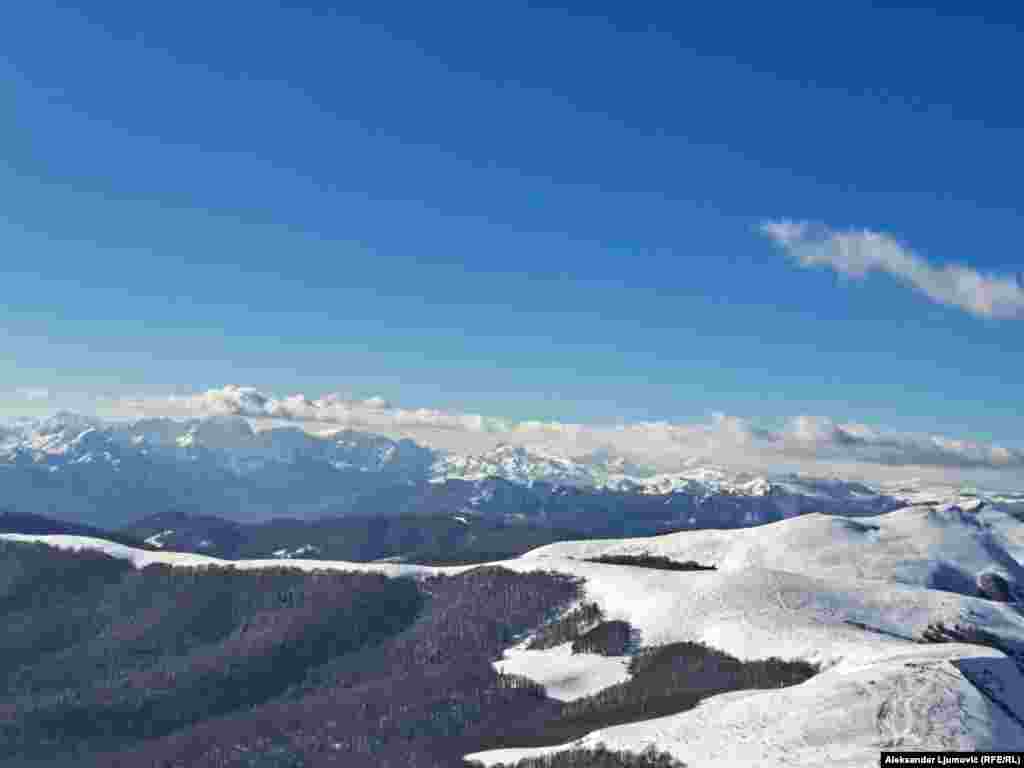 Na samo 85 kilometara od Podgorice na Bjelasici, kao i na drugim planinama u regiji, zbog visokih temperatura je malo snijega. Fotografija od 15. februara 2024.