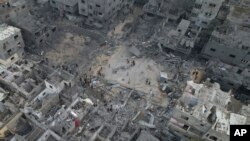 آثار تخریب گسترده در اردوگاه نصیرات در نتیجه حملات هوایی اسرائیل