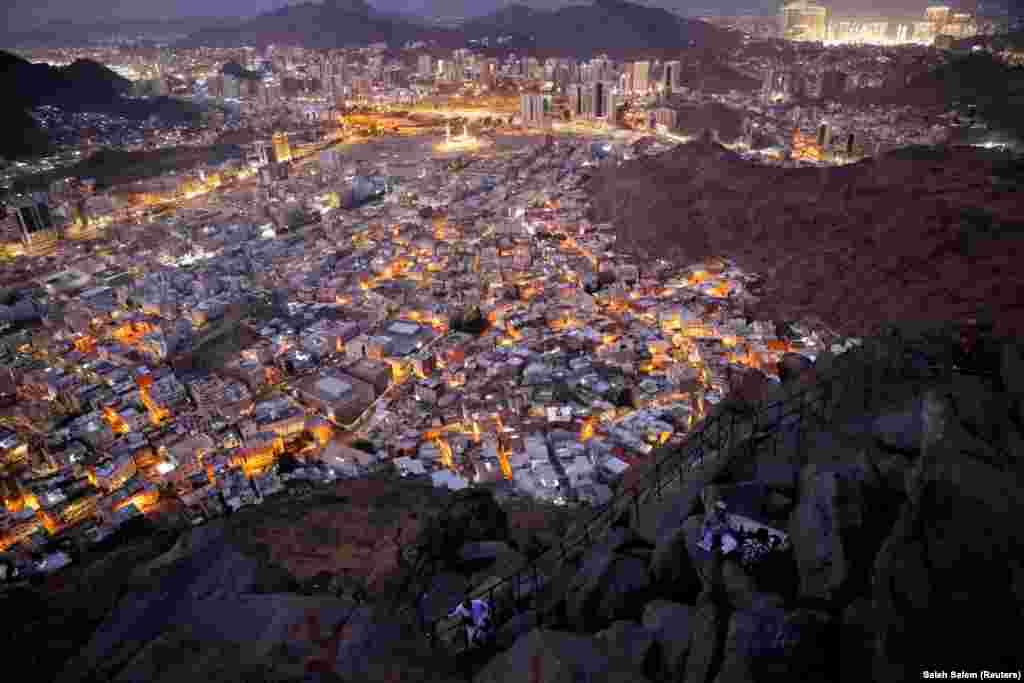 Pamje e përgjithshme nga mali Al-Noor, para pelegrinazhit vjetor, haxhillëkut, në qytetin e shenjtë të Mekës, Arabia Saudite, 11 qershor 2024. Besohet se në malin Al-Noor Profeti Muhamed mori fjalët e para të Kuranit nëpërmjet Gabrielit në shpellën Hira.