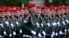 Российские военнослужащие маршируют колоннами во время военного парада в День Победы. Москва, 9 мая 2024 года