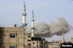 Dim nakon izraelskih udara u gradu Rafa, 27. mart 2024.