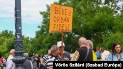 A kormány mellett demonstráló Békemenet résztvevői a budapesti Margitszigeten 2024. június 1-én 