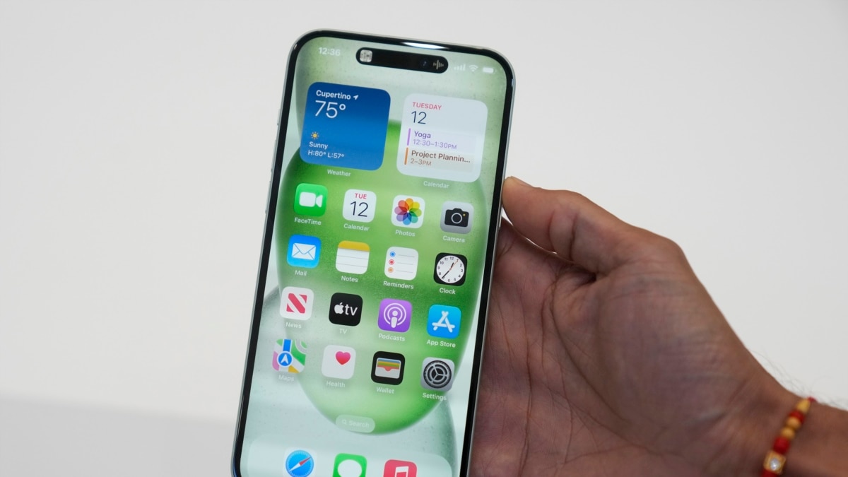Русия як гуруҳи дигарро аз истифодаи iPhone маҳрум кард