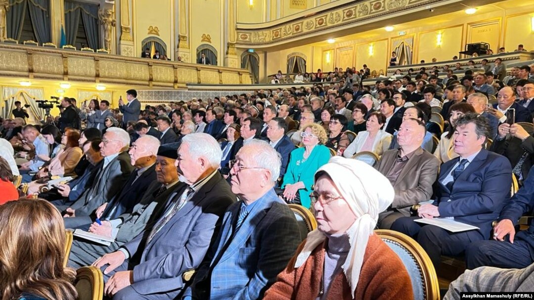 Порно брюнетка киген әдемі Қызыл телпек транссексуалдық порно онлайн көру