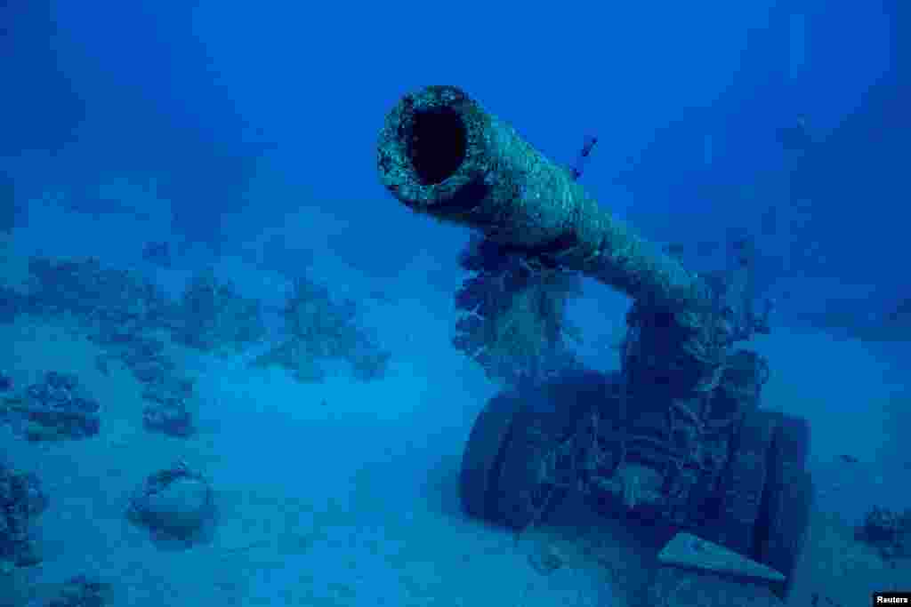 Top u podvodnom vojnom muzeju u Akabi, 7. maja 2024.
