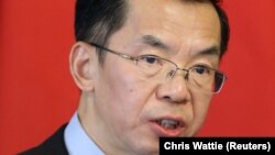 Слова китайского дипломата Лу Шае (на фото) вызвали резкую критику стран Балтии