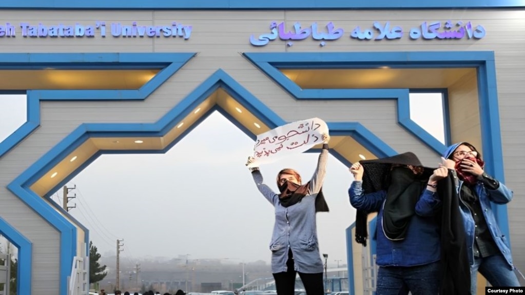 اعتراضات دانشجویی در محوطۀ دانشگاه علامه؛ عکس از آرشیو
