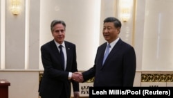 Держсекретар США Ентоні Блінкен та лідер Китаю Сі Цзіньпінь у Пекіні, 19 червня 2023 року 