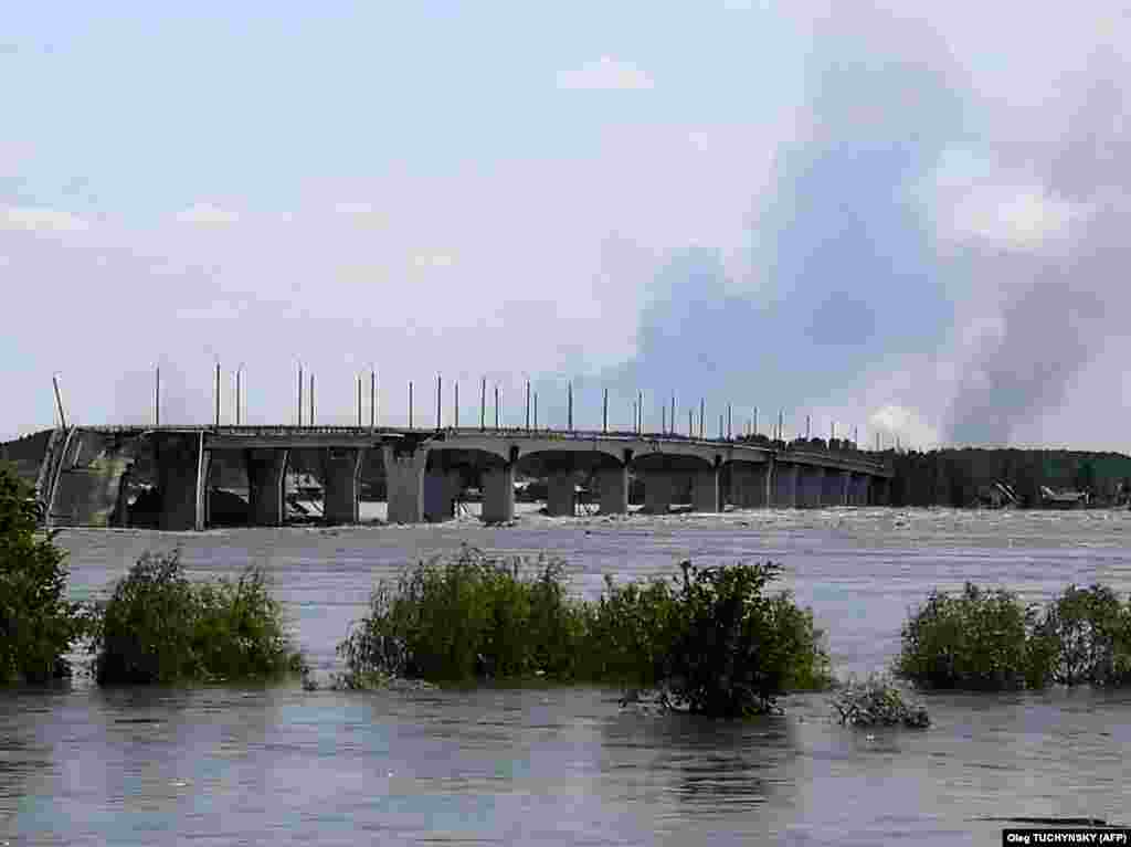 A view of rising floodwaters near the destroyed Antonivskiy Bridge on the outskirts of Kherson.&nbsp;&nbsp;