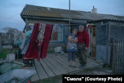 Александра и Руслан Няваны в своем доме в селе Некрасовка. Фото: Марина Сычева