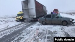 Ақтөбеде апатқа ұшыраған оқушылар мінген көлік. Ақтөбе облысы, 19 желтоқсан 2023 жыл.