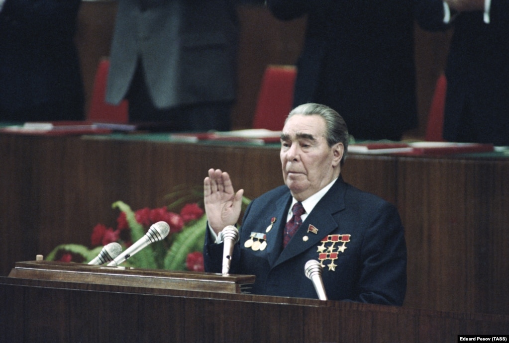 Леонід Брежнєв на трибуні незадового до смерті. 1982 рік, радянська окупація Афганістану тривала вже понад два роки