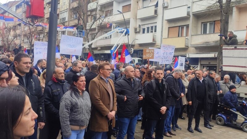 Srbi u Severnoj Mitrovici protestovali zbog zabrane dinara