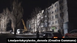 Обстріл Покровська вранці 15 лютого також пошкодив чотири багатоповерхівки й школу