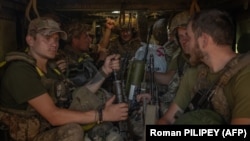 Ілюстраційне фото. Українські військові всередині бронетранспортера на Донеччині, 19 червня 2024 року
