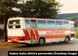 Fotografi e një autobusi të Albturist.