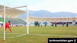 "Arkadag" futbol komandasynyň oýny. (Arhiw suraty) 
