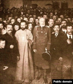 Георгий Гапон и Иван Фуллон на встрече с рабочими в Петербурге в 1904 году