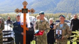 Похороны погибшего в Украине военнослужащего Рахима Ходжаназарова, село Чемал