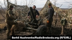 ВСУ держат линию обороны на соседнем фланге с Бахмутом. Украинские военные, применяя в боевых условиях французские минометы MO-120-RT61, прикрывают действия пехотных подразделений ВСУ