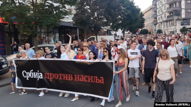 Protestna šetnja protiv nasilja u Kragujevcu, gradu u centralnom delu Srbije, 8. jul 2023.