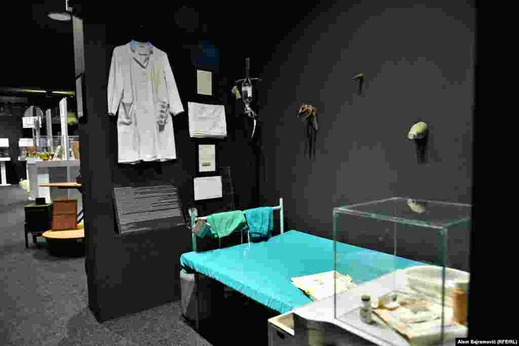 Bosanski muzeji sjećanja, ustanova pod kojom djeluje muzej, nastojali su prikazati i ratnu bolnicu, s kakvim su se izazovima susretali medicinski radnici i kakav su doprinos dali u spašavanju ljudskih života. &nbsp;