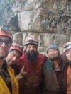 Eksploruesit e shpellave (nga e majta në të djathtë) Simeon Nenkov, Georgi Nenchev, Stanislav Asenov, Konstantin Stoichkov dhe Slaveya Kostadinova.