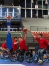 Тим на кошаркари во колички