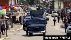 
Policija Kosova u Severnoj Mitrovici, 16. jun 2023. Jedan od predloga u planu za smirivanje situacije je smanjenje broja specijalnih jedinica Policije Kosova za 25 odsto na severu.