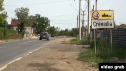 Video | „Nu e vina dumnealui”. Locuitorii din Crevedia – orașul unde a explodat o stație GPL – au ales același primar