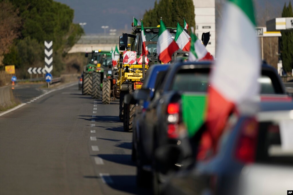Protesta të fermerëve u mbajtën edhe në Itali.