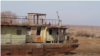 Ржавая лодка на суше, где когда-то были волны Аральского моря. Растущая угроза повторения экологической катастрофы на Каспии — лишь одна из многих экологических проблем в Центральной Азии