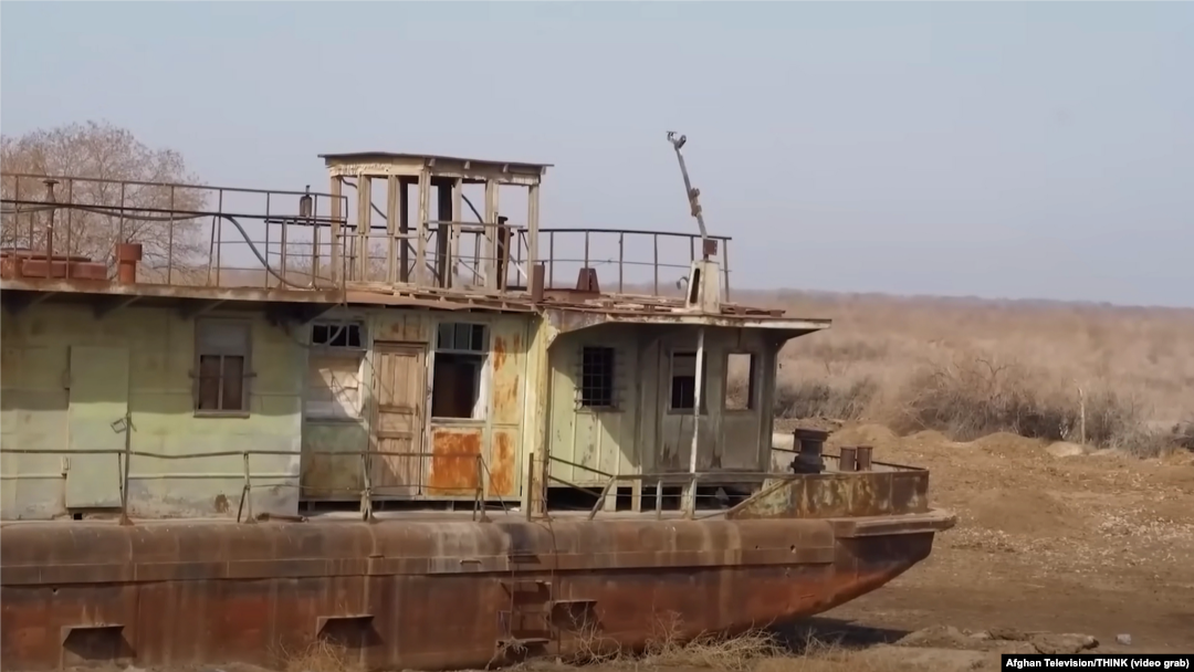 A rusting boat lies on the bed of what was once the Aral Sea. The increasing threat that this ecological disaster might be repeated in the Caspian Sea is just one of many environmental challenges facing Central Asia. (file photo)