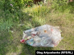Выброшенные продукты. Шебекино, Белгородская область, Россия, июнь 2023 года