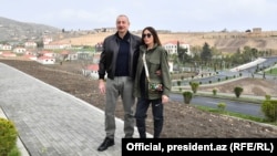 Илхам Алиев жана Мехрибан Алиева.