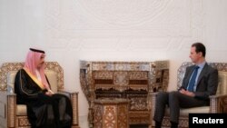 عکس آرشیوی مربوط به دیدار بشار اسد، رئیس‌جمهور سوریه با فیصل بن فرحان، وزیر خارجه عربستان سعودی در کاخ ریاست‌جمهوری سوریه