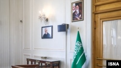 وزیر خارجه عربستان سعودی حاضر نشد نشست خبری در سالنی برگزار شود که عکس قاسم سلیمانی بر دیوارش نصب شده بود.
