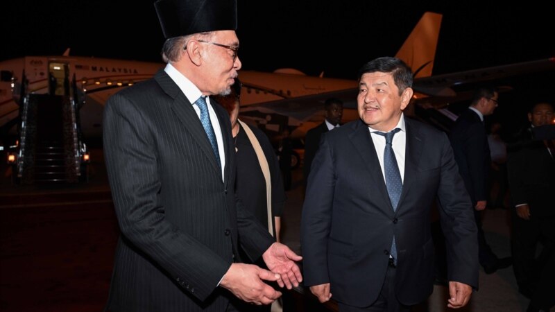 Малайзиянын премьер-министри Кыргызстанга расмий сапар менен келди