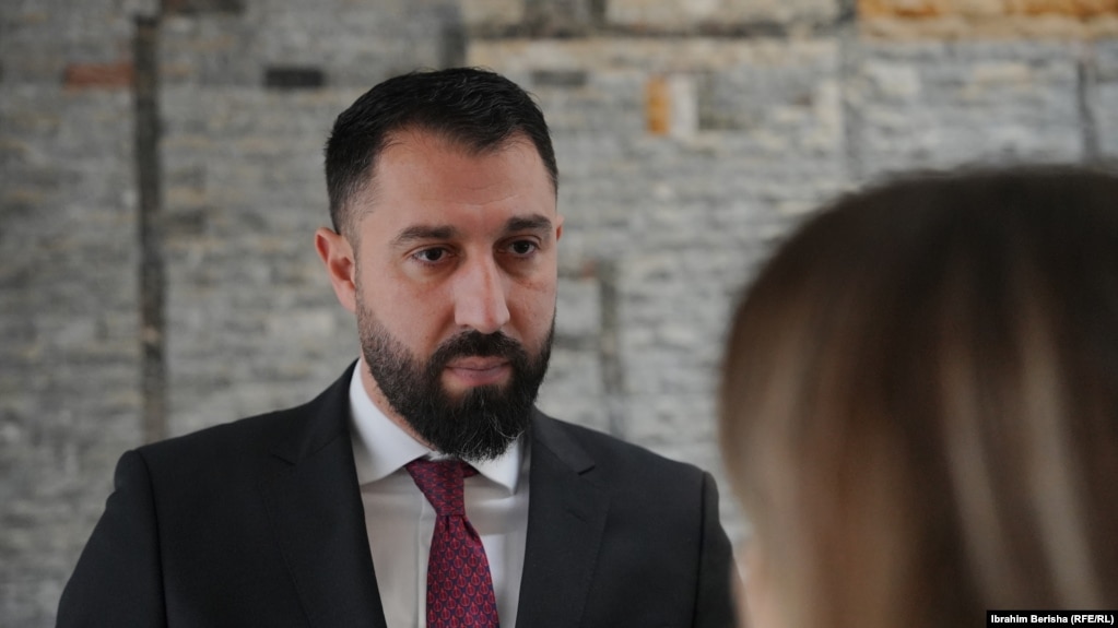 Ministri i Administrimit të Pushtetit Lokal, Elbert Krasniqi.