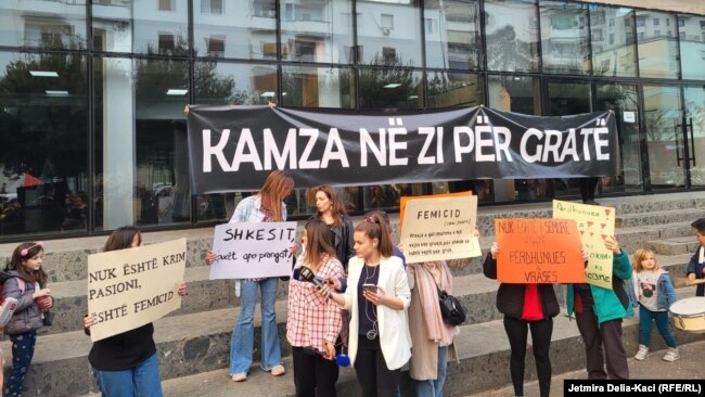 Protestë në Tiranë kundër dhunës ndaj grave. 2 mars 2023.